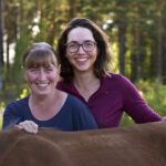 Två kvinnor och en häst